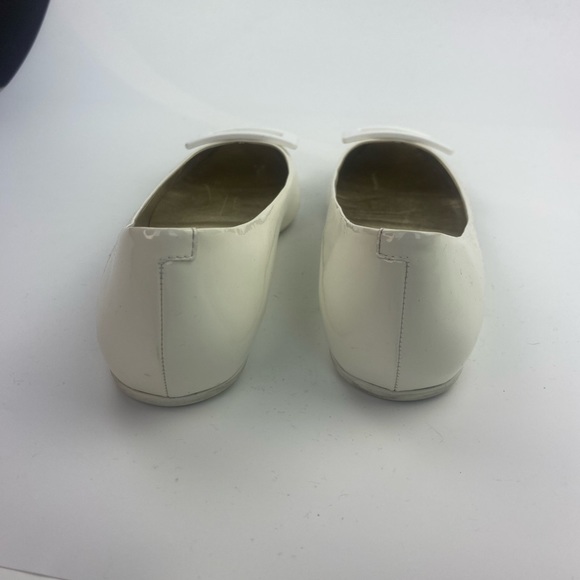 Roger Vivier Gommette White Patent Leather Flats - Picture 6 of 7